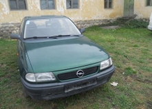 Dezmembrez Opel Astra