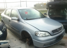 Dezmembrez Opel Astra 2001