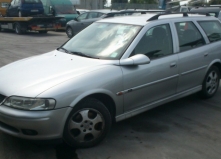 Dezmembrez Opel Vectra 2002