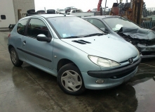 Dezmembrez Peugeot  206 2001