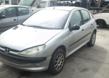 Dezmembrez Peugeot  206 2001