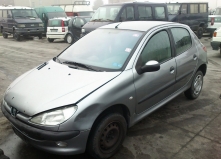 Dezmembrez Peugeot  206 2001