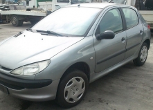 Dezmembrez Peugeot  206 2001